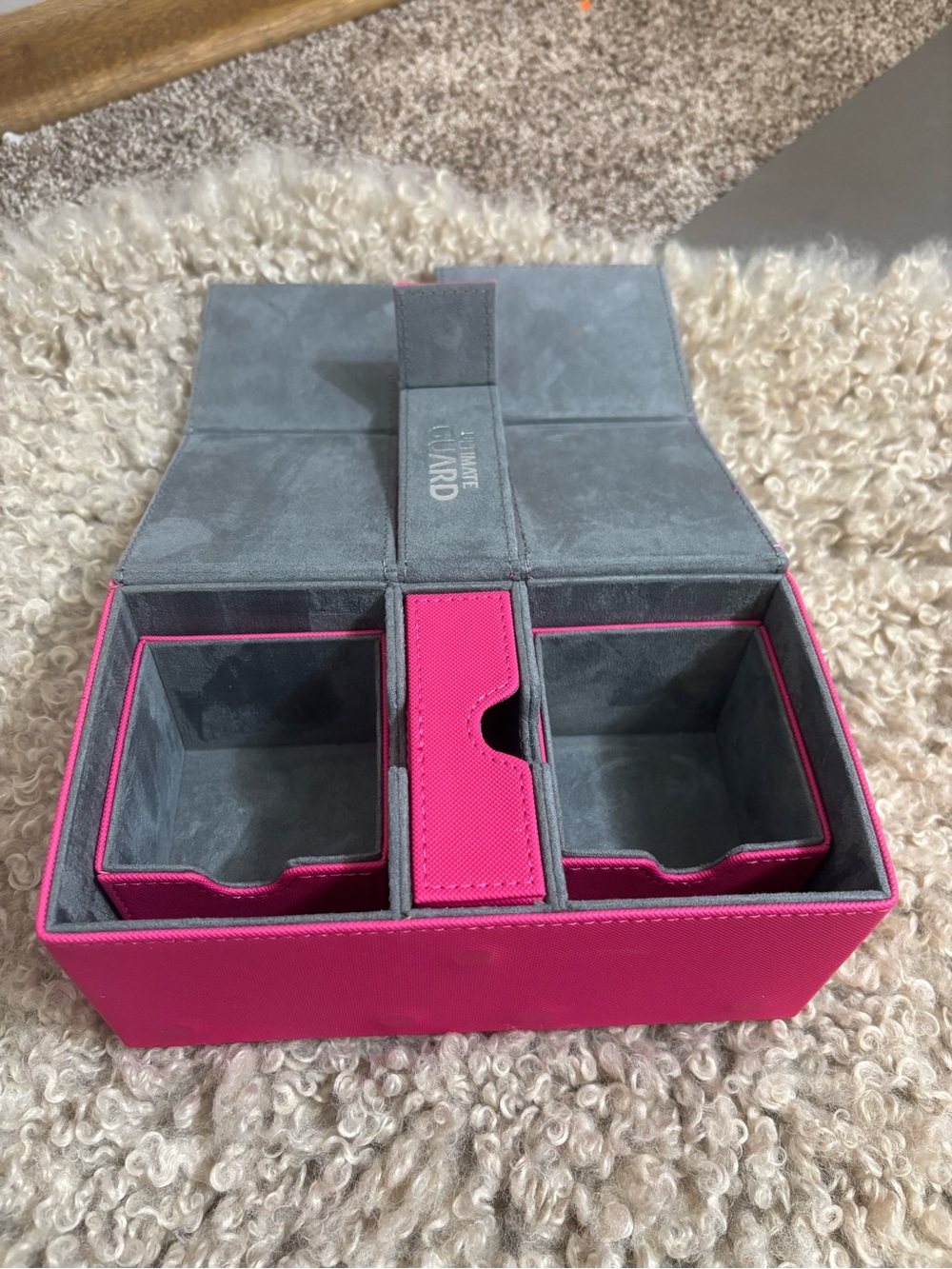 Ultimate Guard Twin Flip’N’Tray (or jewelry!) Box with Hot Pink Exterior Trim